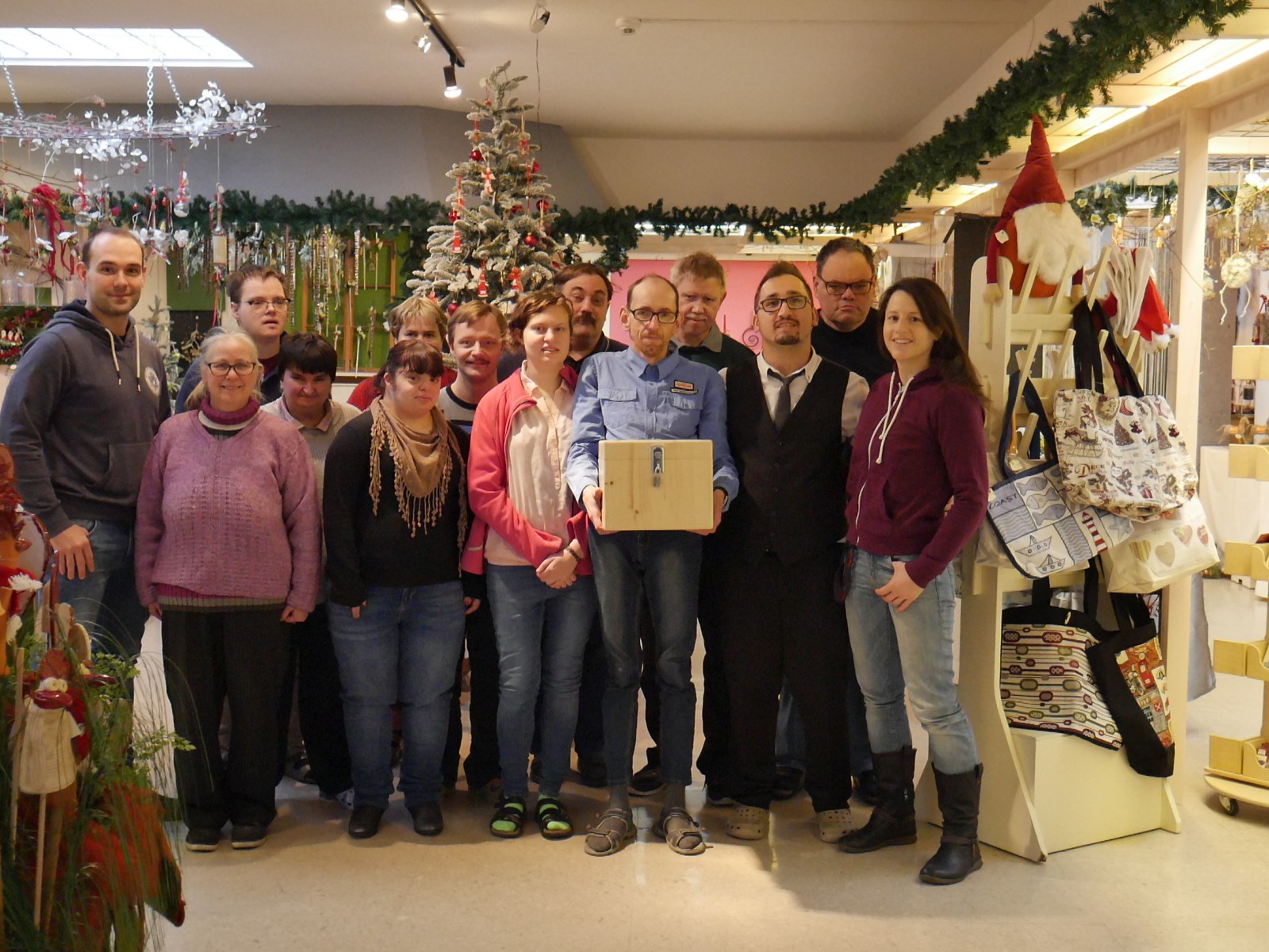 Dank eurer großzügigen Spenden konnten wir unglaubliche €785,50 an die Behindertenintegration Ternitz übergeben! Vielen Dank für dieses tolle Weihnachtsgeschenk!